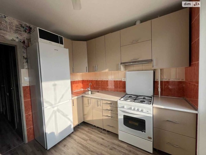 Світла 1-к просп. Романа Шухевича, 12А. Чернігівська 15-хв. - фото 1