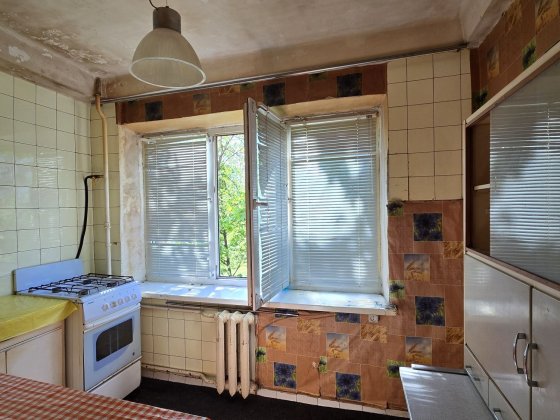 Продаж 2к квартири Дніпровський район, Дарницька площа Київ