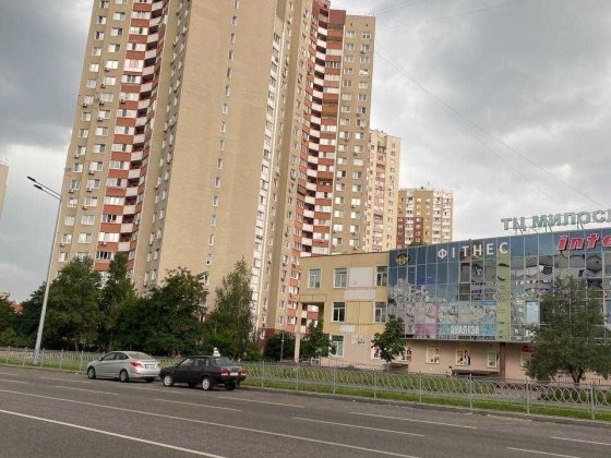 Продам трикімнатну квартиру на Троєщина Київ