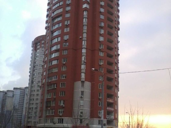 Продам 2-х комнатную квартиру 80 м2 ул.Ахматовой 45 Киев