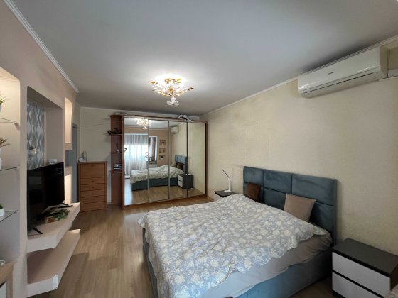 Продам 2 кімн. сучасну квартиру Троєщина, вул. Миколи Закревського 77 Киев