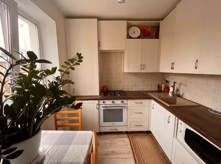 Продаж світлої двокімнатної квартири біля метро Голосіївська - фото 1