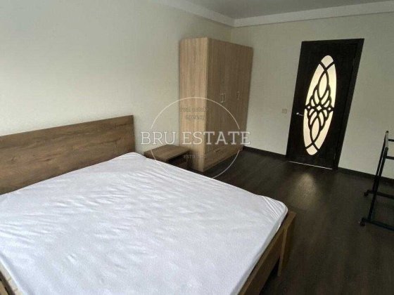 Продам 2к кв з абсолютно новим ремонтом на вул Чорних Запорожців 10 Киев