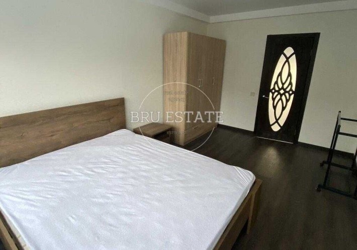 Продам 2к кв з абсолютно новим ремонтом на вул Чорних Запорожців 10 - фото 1