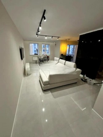 Світла й затишна 2-кімнатна квартира з сучасним ремонтом Ахматової 13 - фото 1