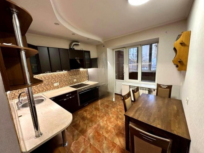 Низький поверх! Простора 3-к квартира з якісним ремонтом вул Ахматової - фото 1