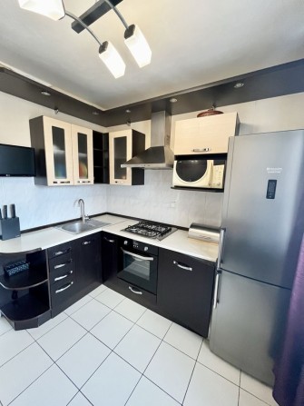 Простора 2-кімантна квартира з якісним ремонтом вул. Лариси Руденко 7 - фото 1