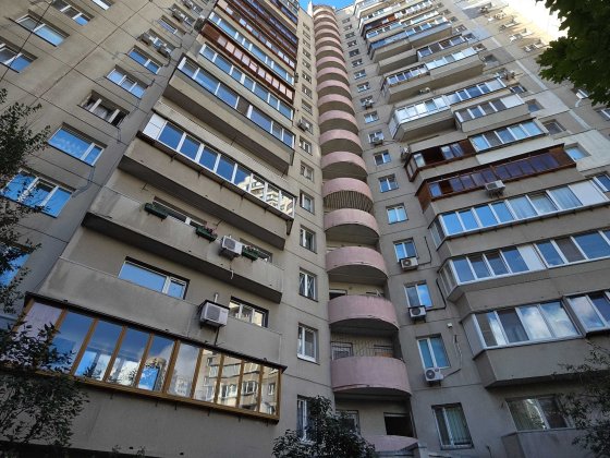 Простора 4-кімнатна квартира.
   вул. Бальзака, 4 Киев