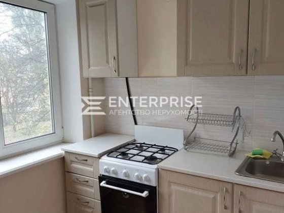 Продаж 1к. квартири метро Чернігівська, вул.Братиславська Київ