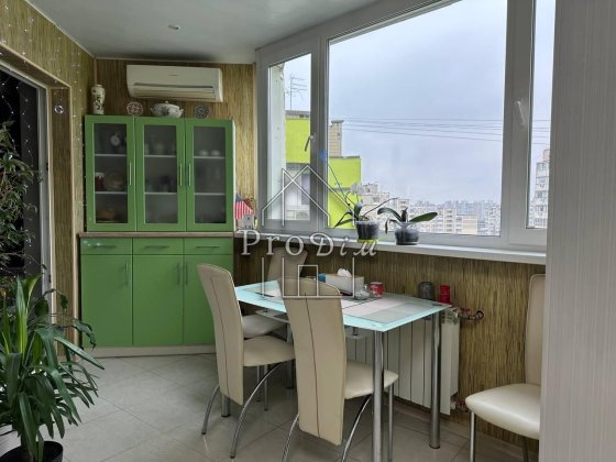 Продаж 3к квартира 78 м2, ТОРГ Троєщина Лаврухіна 7, Програми+ Киев