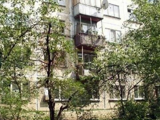 Будівельників,17. Двокімнатна квартира 45кв.м. на 1 поверсі. Киев