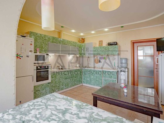 продаж 3к.квартири вул. Євгенія Сверстюка Киев