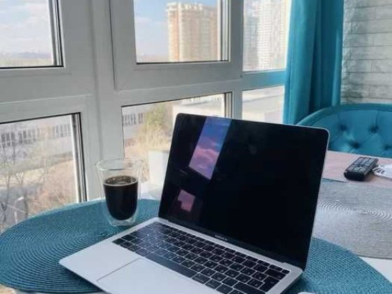 Продається 4-к  авторський ремонт з видом на Дніпро м. Лівобережна Київ