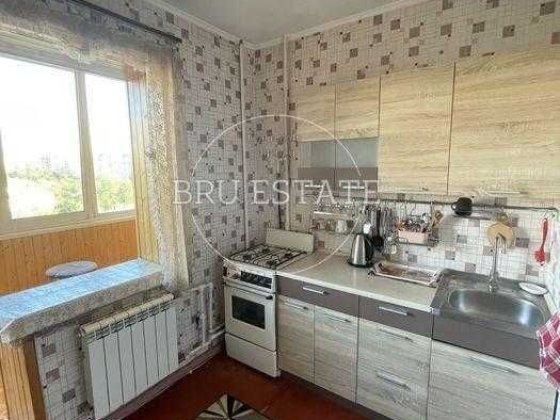 Продам 1 к  на вул. Червоної Калини 26 б   Троєщина Киев