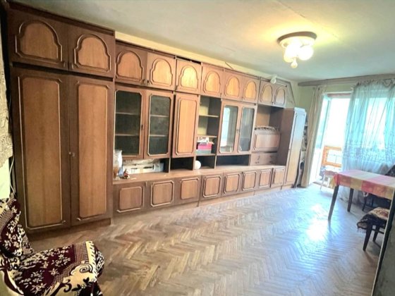 Продам 2-х кім. Голосіївський р-н  вул. Метрологічна 2-а Киев