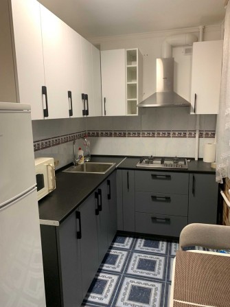 Продам 2-кімн. Лесі Українки 19 з ремонтом, ст. м. Печерська! - фото 1