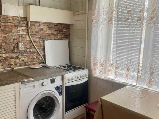 Продаж 2К квартири б. Верховної Ради 28. Київ