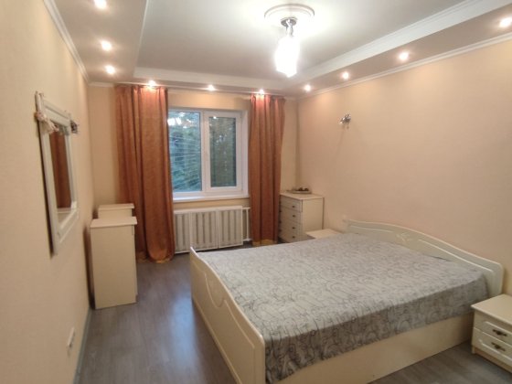 Кубанської України продам 2 К  квартира 64 М2 Лісовий метро 
Це ідеаль