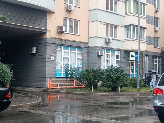 Продаж 2 кімнатної Р. Окіпної 8 біля метро " Лівобережна" Київ