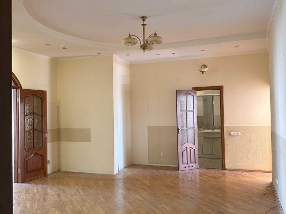 Квартира біля метро Київ