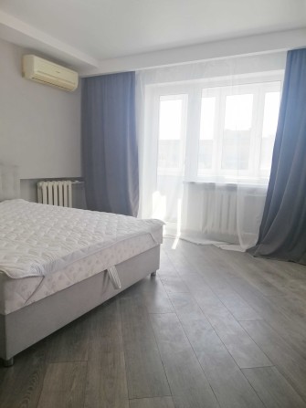 Печерськ, Лаврська, 4, однокімнатна з ремонтом, технікою та меблями. - фото 1