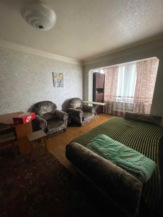 продається однокімнатна квартира,метро Лісова 25 хвилин пішки. - фото 1