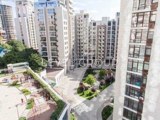 3 кім 111 м.кв. ЖК Бульвар фонтанів вул Іоанна Павла ІІ буд 6/11 Киев