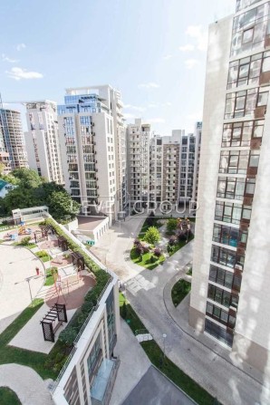 3 кім 111 м.кв. ЖК Бульвар фонтанів вул Іоанна Павла ІІ буд 6/11 - фото 1