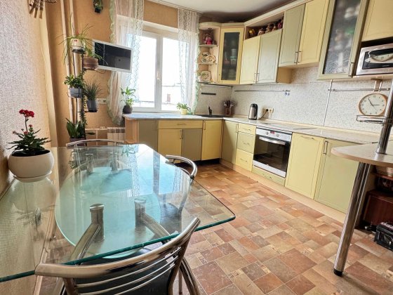 Продам 2-кімн. квартиру 74кв.м по вул. Милославська, 45 Киев