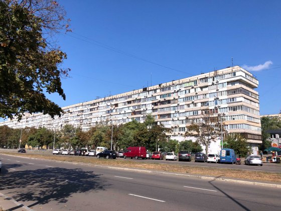 Продам 1-комнатную квартиру 42 м2 с ремонтом возле м. Левобережная! Киев