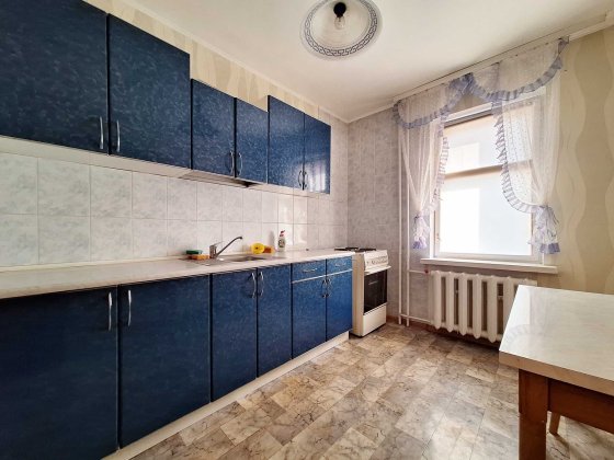 Березняки Павла Тичини 4 Продаж квартири не високий поверх біля Дніпра Київ