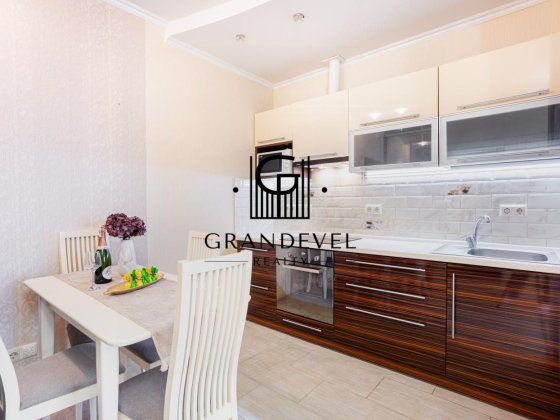 Продаж 2к квартира  вул. Автозаводська 29а , Вишгородський  масив Київ