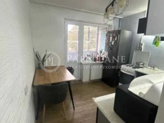 Оболонь Продаж 3к квартири з ремонтом 2й поверх Архипенка 10б Киев