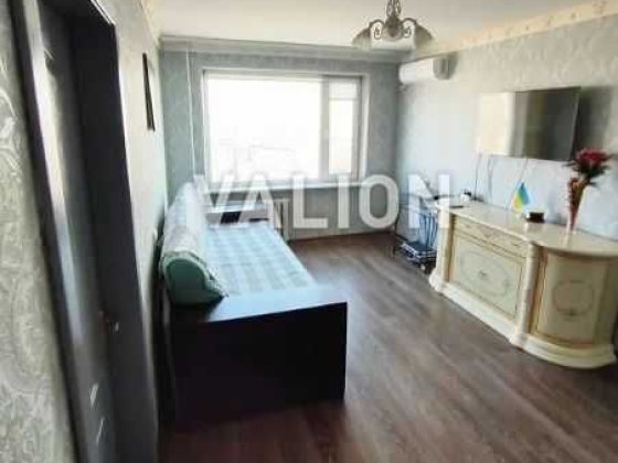 Продаж 3к квартири вул. Мілютенка, 11, Лісовий Деснянський район Лівий Киев