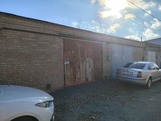 Гараж кирпичный в ГК "Джерело", размер 4,5*6м Боярка