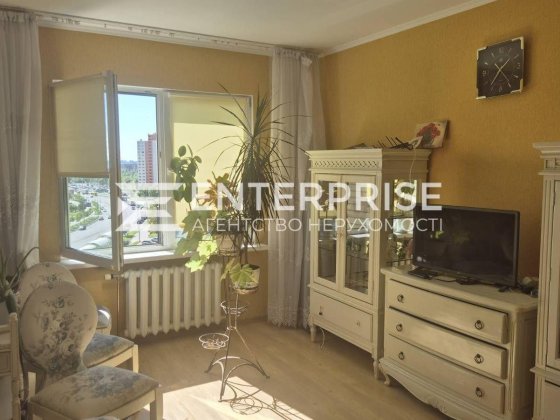 Продаж 1к. квартири з ремонтом, вул. Милославська, Троєщина Київ