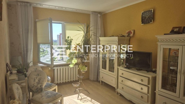 Продаж 1к. квартири з ремонтом, вул. Милославська, Троєщина - фото 1