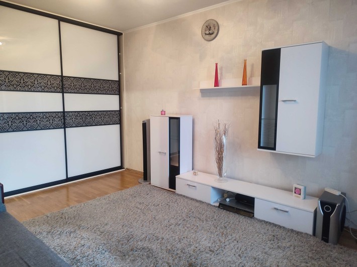 Дарницький вокзал, Ялтинська 15, продаж 1 кім квартири з меблями - фото 1