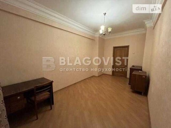 Продам 3х кімн.квартиру Харківське шосе, 11   84 кв.м  ст.М"Дарниця" Киев