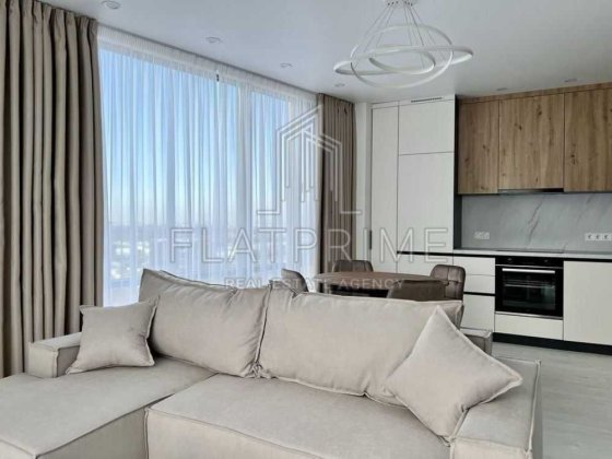 Продаж світлої видової квартири з ремонтом в ЖК «Метрополіс» Киев