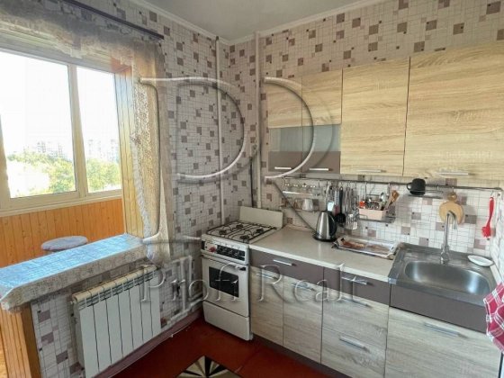 Продаж 1 кімн. проспекті Червоної Калини, 26Б / Троєщина Київ