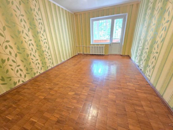 3 кім Ревуцького 27, м. Харьковська 15 хв пішки Киев