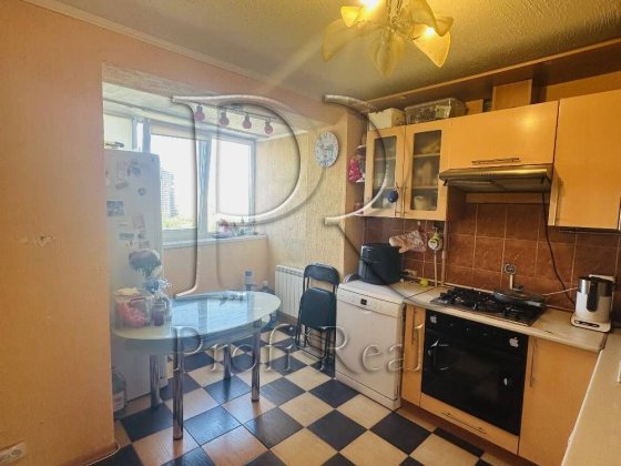 Продаж 3 кімн. квартири за адресою Романа Мстиславича 18