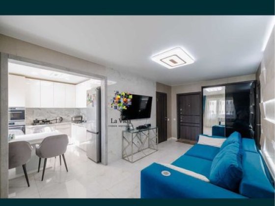 Продам каартиру левобережная срочно Киев