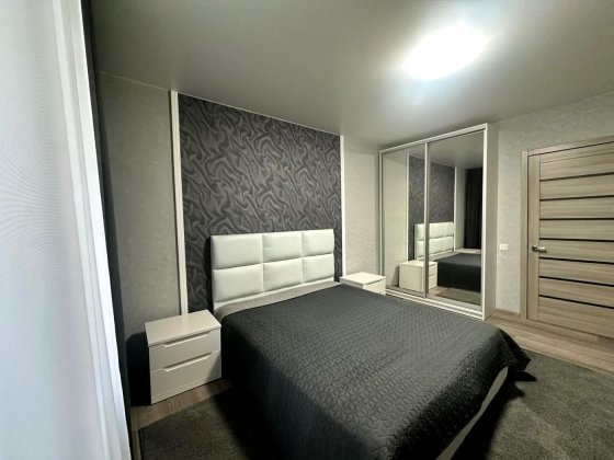 Простора 3-кІмнатна квартира з якісним ремонтом  м. Лівобережна 5 хв Київ