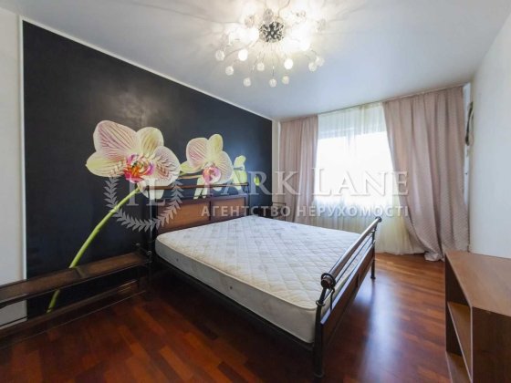 Продаж просторої 3х кімнатної квартири Урлівська Київ