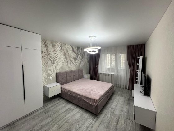 Простора 3-кімнатна квартира з якісним ремонтом просп. Червоної Калини Київ