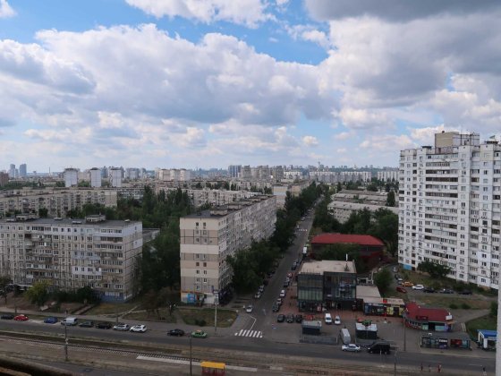 1 кімнатна квартира м. Чернігівська 34,6/16,3/8,2, Братиславська Київ