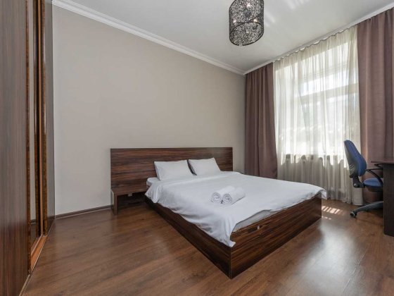 2х кімнатна квартира поруч з Палацом Україна Киев