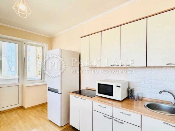 Продам 2-кім. 77кв.м. М.Лівобережна вул. Микільсько-Слобідська,6-б Киев